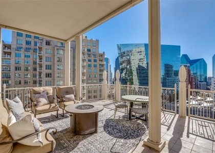 2555 N Pearl Street - Photo 1