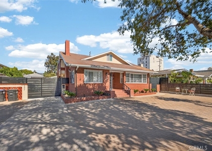 327 Vine - Photo 1
