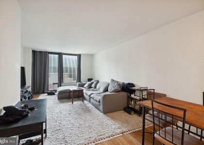 1420 Locust Street - Photo 1