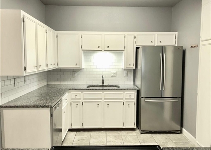 2414 Longview St - Photo 1