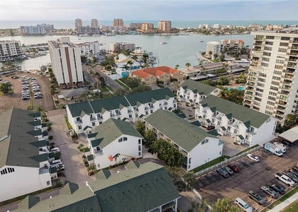 320 Island Way - Photo 1