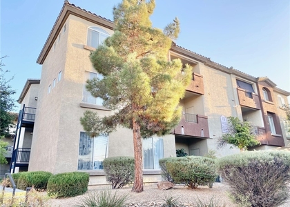4400 S Jones Boulevard - Photo 1