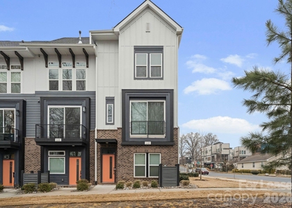 648 W End Drive - Photo 1