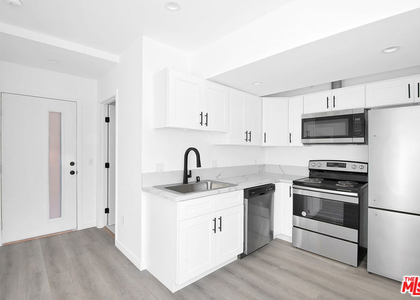 1610 S Beverly Glen Boulevard - Photo 1