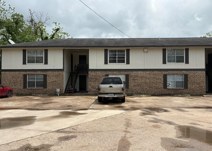 405 Oak Street - Photo 1