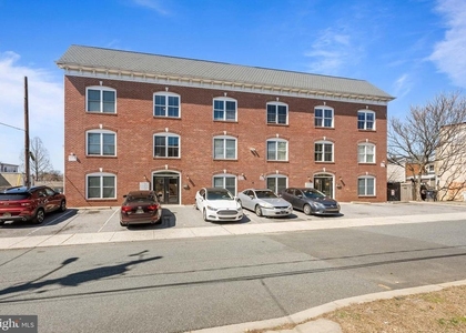 711 Windsor Street - Photo 1