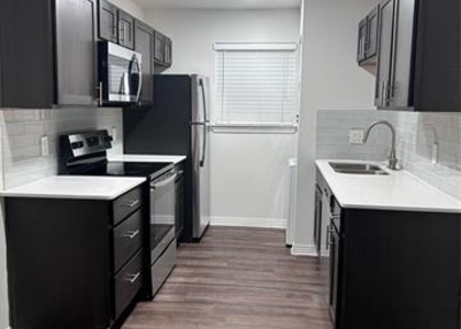 316 N Carroll Avenue - Photo 1