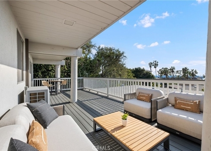 404 Loma - Photo 1