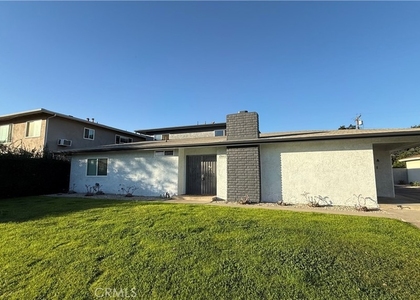 1012 W F Street - Photo 1