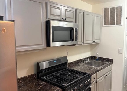 1739 Gales Place Ne - Photo 1