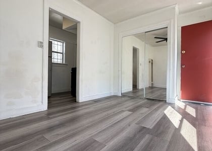 2235 W 14th Street - Photo 1