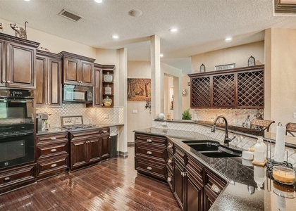 15207 Nightingale Ln - Photo 1