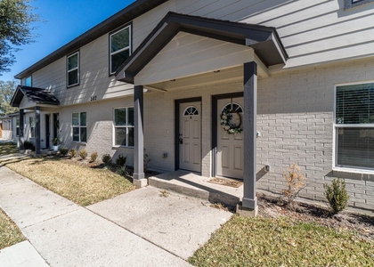 207 N Poplar Street - Photo 1
