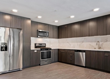 5750 Hollywood Boulevard - Photo 1