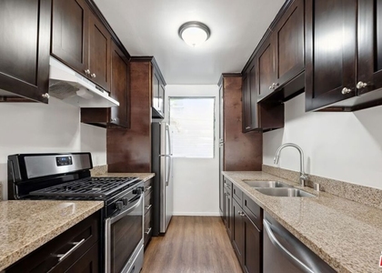 633 N Hayworth Avenue - Photo 1
