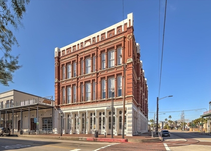 2206 Strand - Photo 1