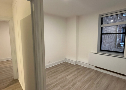 West 34th Street - Photo 1