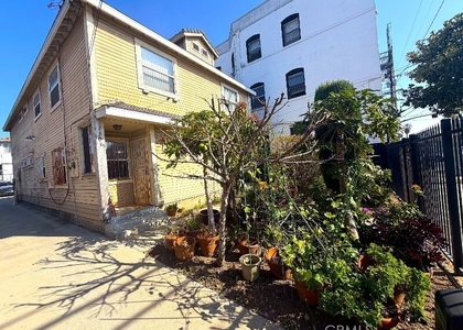 1503 W Adams Boulevard - Photo 1