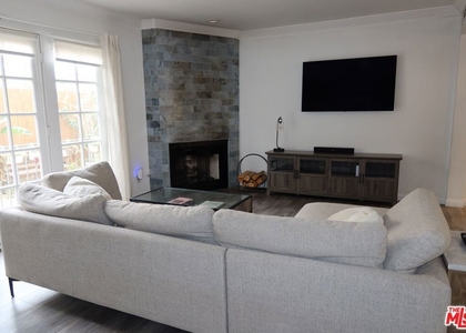 944 Palm Avenue - Photo 1