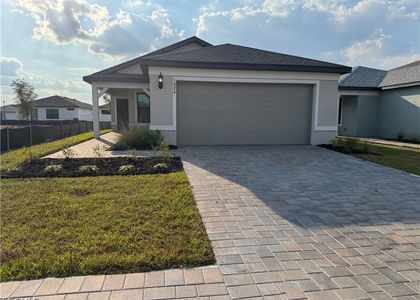 1024 Caloosa Breeze Drive - Photo 1