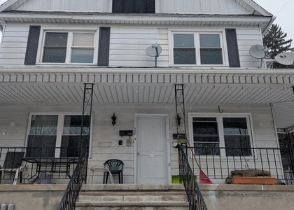 118 1/2 Broad Street - Photo 1