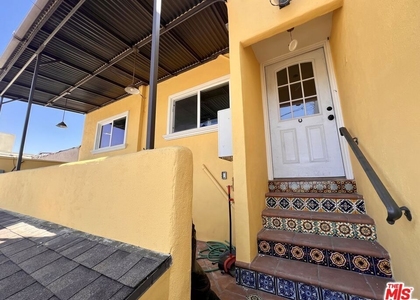 2737 S Robertson Boulevard - Photo 1