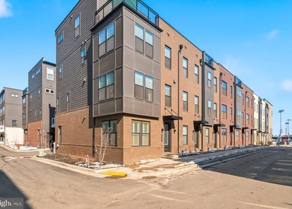 100 Glass Lane - Photo 1