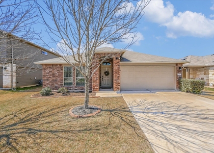 725 Pinnacle Dr - Photo 1