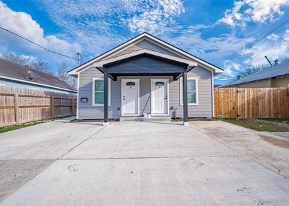 6725 Avenue K - Photo 1