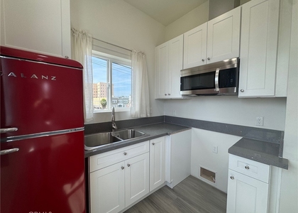 209 1/2 N Serrano Avenue - Photo 1