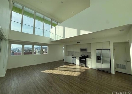 5750 Hollywood Boulevard - Photo 1
