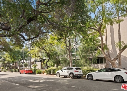 1025 N Kings Road - Photo 1