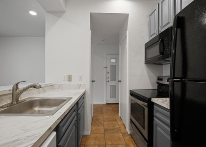 914 W 22nd 1/2 St - Photo 1