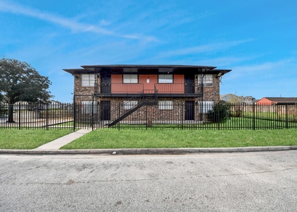 1320 Griffin Street - Photo 1