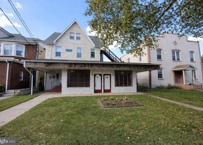 317 E Broad Street - Photo 1