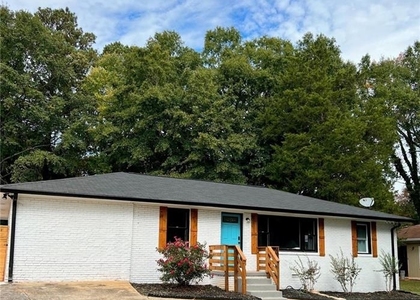 695 Kennesaw Drive Se - Photo 1