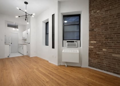 West 48th Street - Photo 1