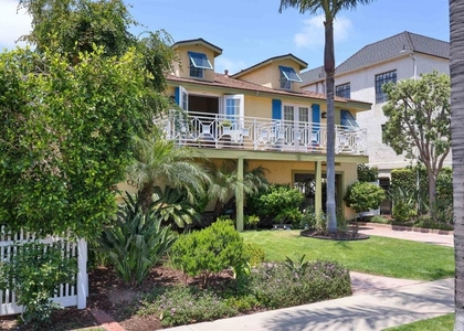 810 D Avenue - Photo 1