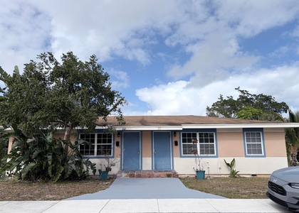 213 Se 9th Street - Photo 1