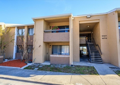 5013 Vineland Road - Photo 1