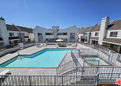 618 N Howard Street - Photo 1