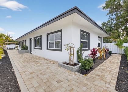341 Se 3rd Avenue - Photo 1