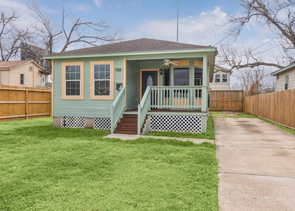 708 E 32nd Street - Photo 1