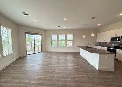 641 W Crosstimbers Street - Photo 1