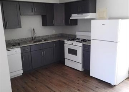 1011 Vine Street - Photo 1