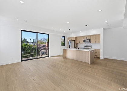 13602 Burbank Boulevard - Photo 1