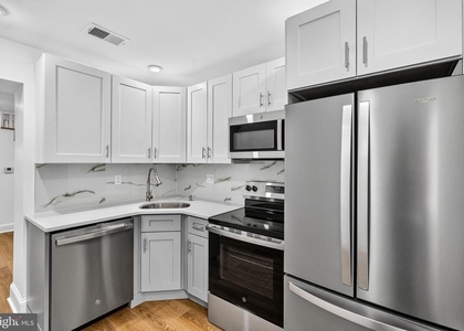 1821 E Oakdale Street - Photo 1