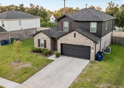 403 Magnolia Street - Photo 1