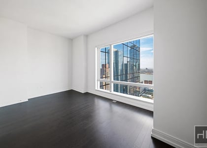 10th Avenue - Photo 1