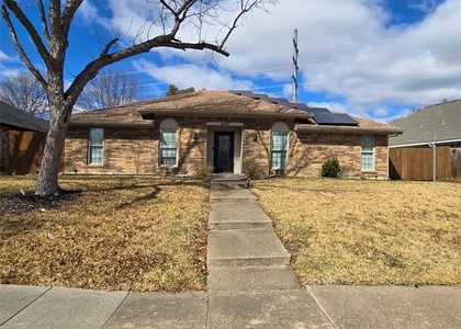 5509 Edgewater Circle - Photo 1